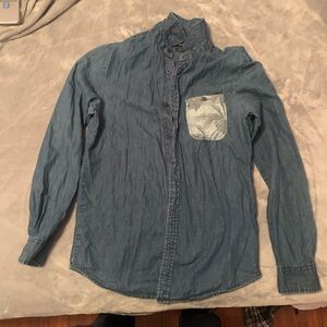 19 NINETY: ONE- denim button up shirt with flower design pocket
Tailored fit